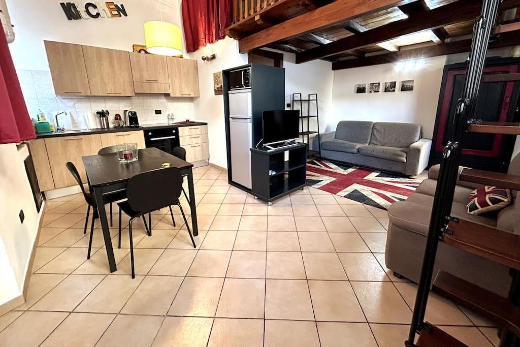 Appartamento Grazioso Loft A 5 Minuti Dal Centro Di Torino Esterno foto